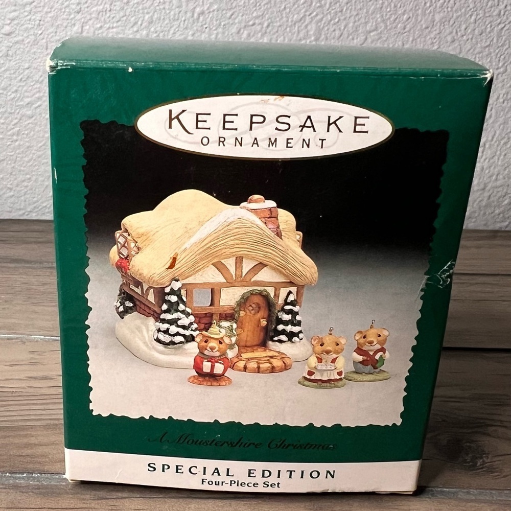 Hallmark 1995 A Moustershire Christmas 4‎ piece Mini Ornament special edition